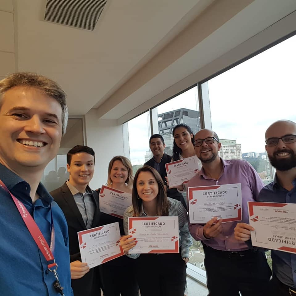Yto Nihon corporate training team celebrating course completion